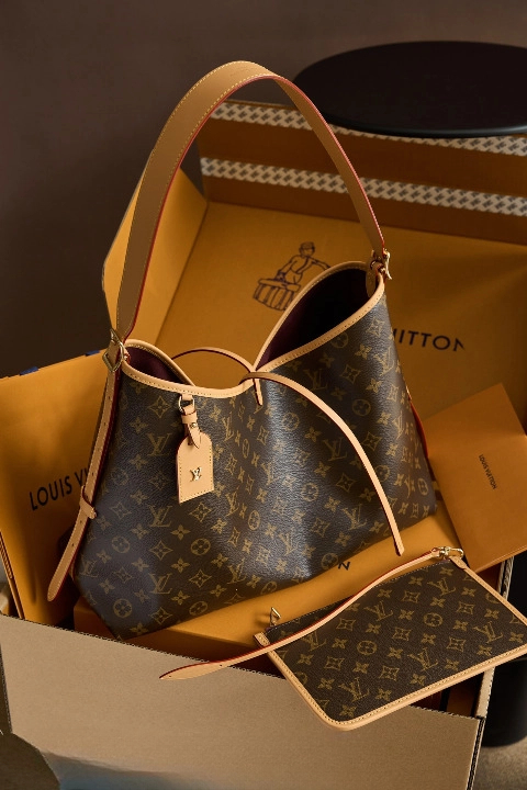 Louis Vuitton CarryAll MM